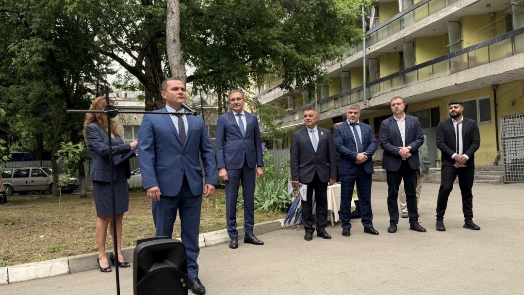 Mayor Milkov and Minister Gutsanov launched a 6.5 million leva renovation at the "Vazrazhdane" Home for the Elderly 