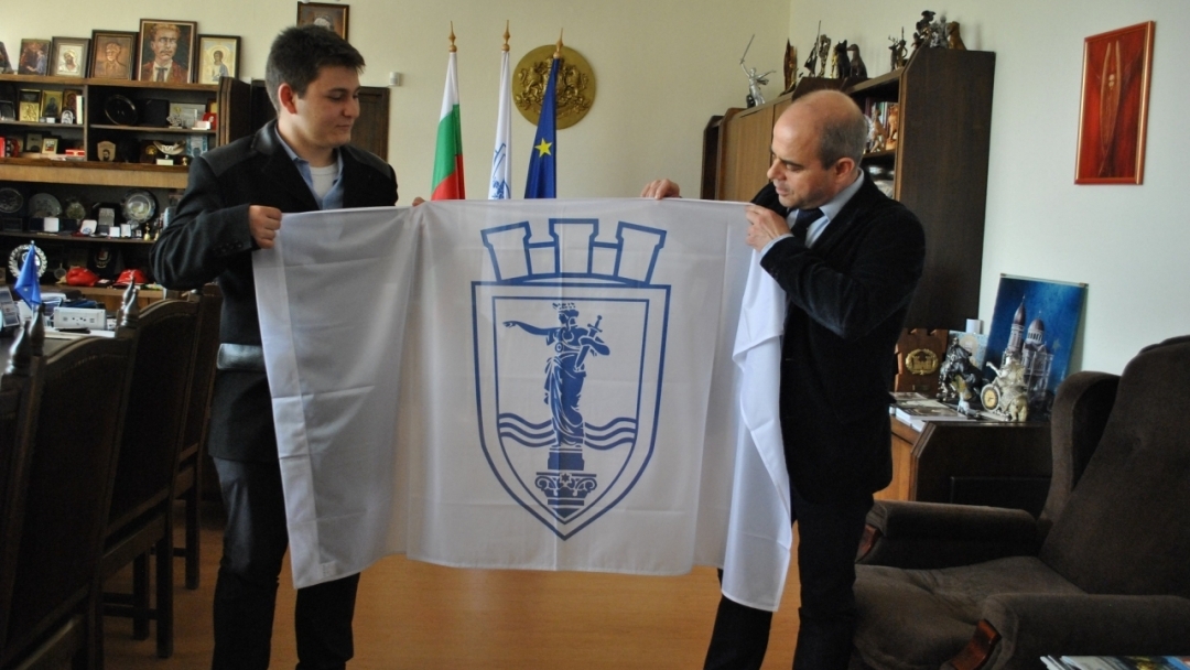 Община Русе подкрепя ученически проект за таблет за незрящи