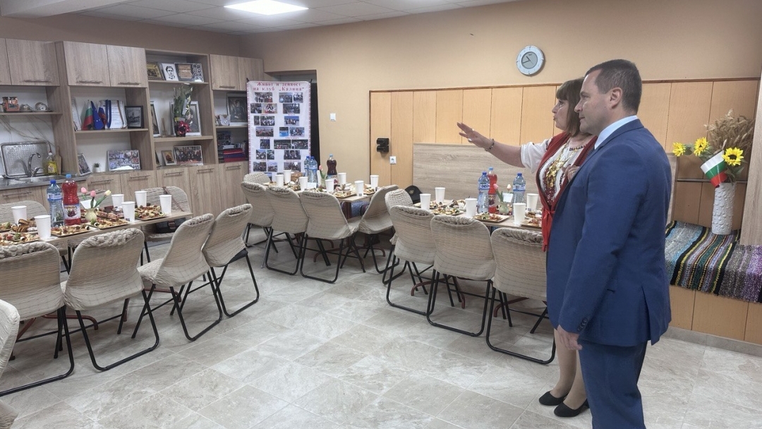 Новото помещение на Пенсионерски клуб „Калина“ бе открито от кмета Пенчо Милков