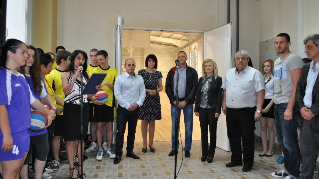 Мултифункционалната зала на СОУЕЕ „Свети Константин-Кирил Философ“ е открита официално
