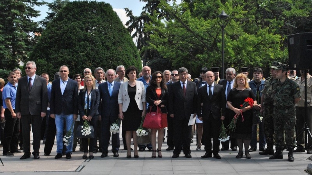 Община Русе отбеляза Деня на Ботев – 2 юни с тържествена церемония пред Паметника на Свободата