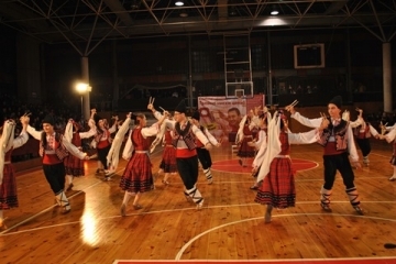 9-годишната Александра Николова и 13-годишният Ивайло Велев грабнаха титлата Мис и Мистър танц от традиционното коледно надиграване в зала „Дунав“