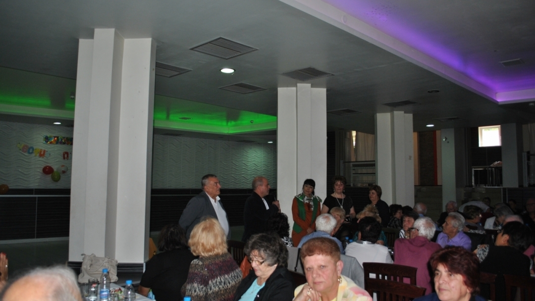Кметът Пламен Стоилов поздрави възрастните хора в навечерието на 1-ви октомври 