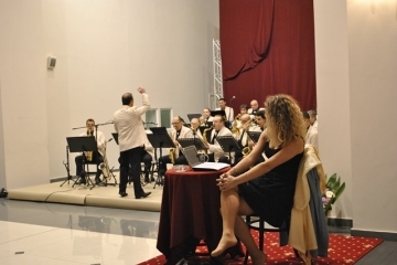 Музикално-поетичният спектакъл „Музика и любов“ препълни зала „Европа“