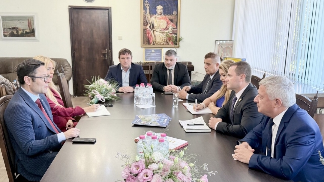 Кметът Пенчо Милков посрещна в  Русе вицепремиера Александър Пулев, обсъдено бе индустриалното развитие на града
