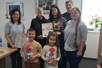 Децата от ДГ „Пролет“ в Червена вода отпразнуваха коледното си тържество в отоплен салон за първи път от 30 години