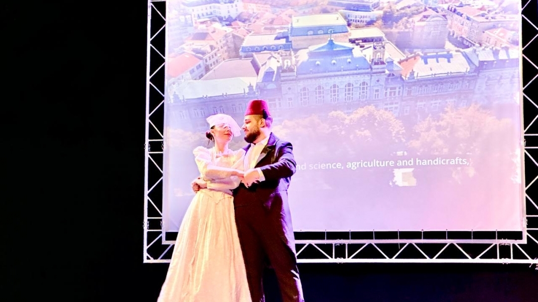 Пенчо Милков отличи Гимназията по туризъм за 75 г. от нейното основаване