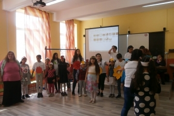 Доброволци организираха бал на цветята 