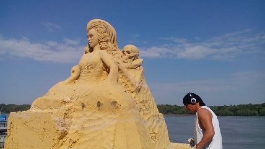 КИНО НА ОТКРИТО НА ФЕСТИВАЛА НА ПЯСЪЧНИТЕ СКУЛПТУРИ