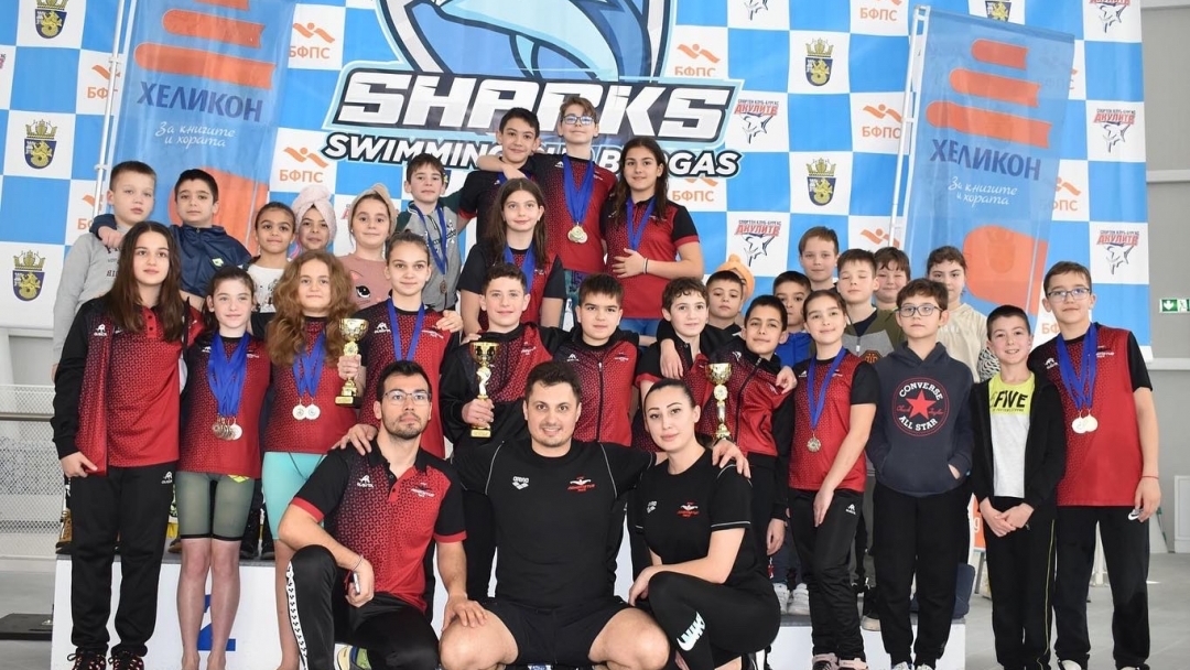 Три нови купи във витрините на Клуба по плувни спортове „Локомотив“
