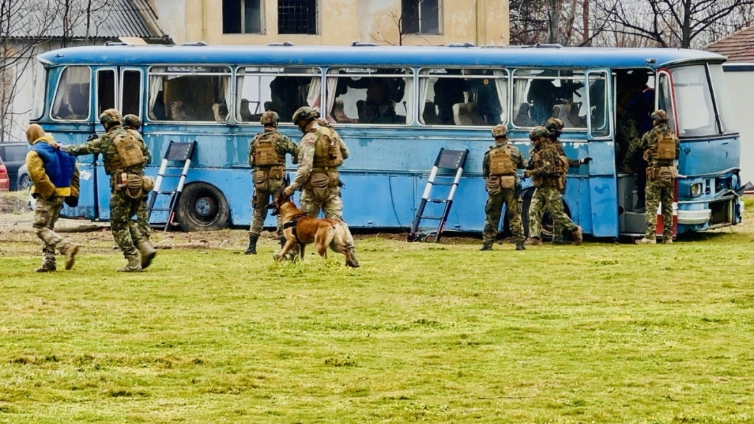 Пенчо Милков беше официален гост на честването на 83 години от създаването на Парашутната дружина и българските Специални сили