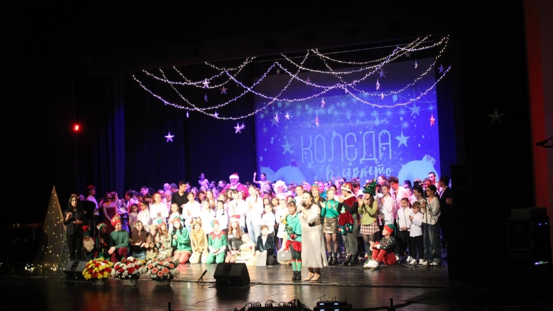 Празничният благотворителен концерт на Община Русе „Коледа в сърцето“ препълни Доходното здание 