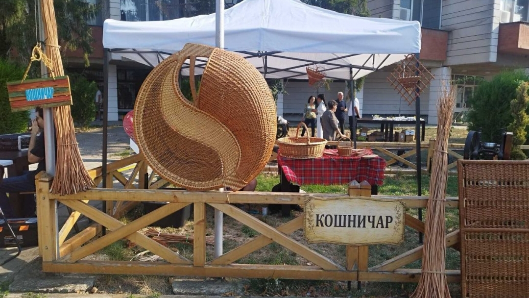 Есенният пазар „От нивата до трапезата“ събра в Ново село занаяти, традиции и местни вкусове