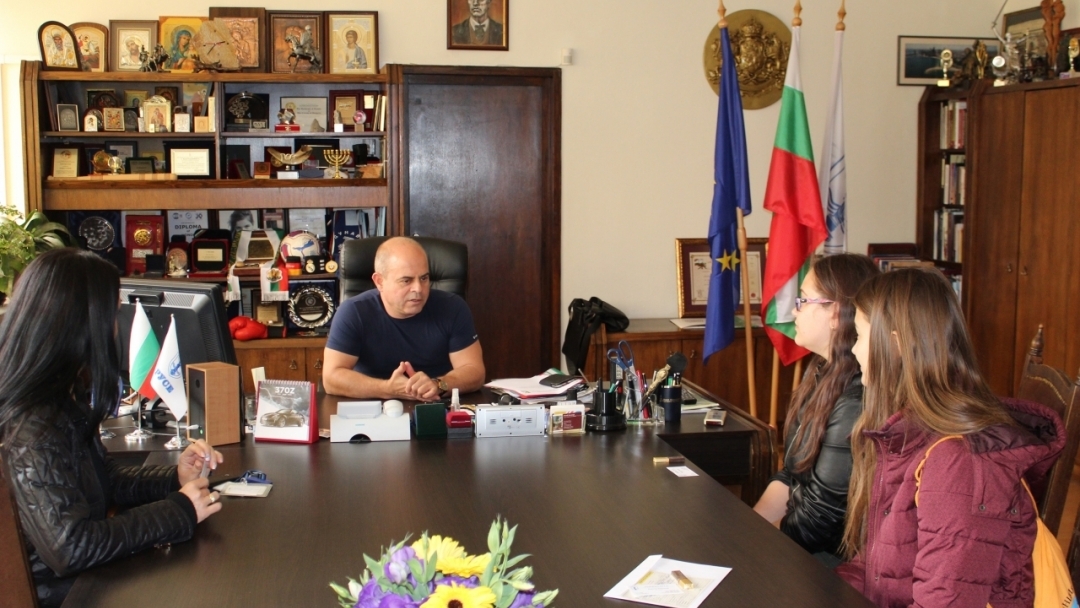 Кметът Пламен Стоилов се срещна с представителите на Русе в Съвета на децата