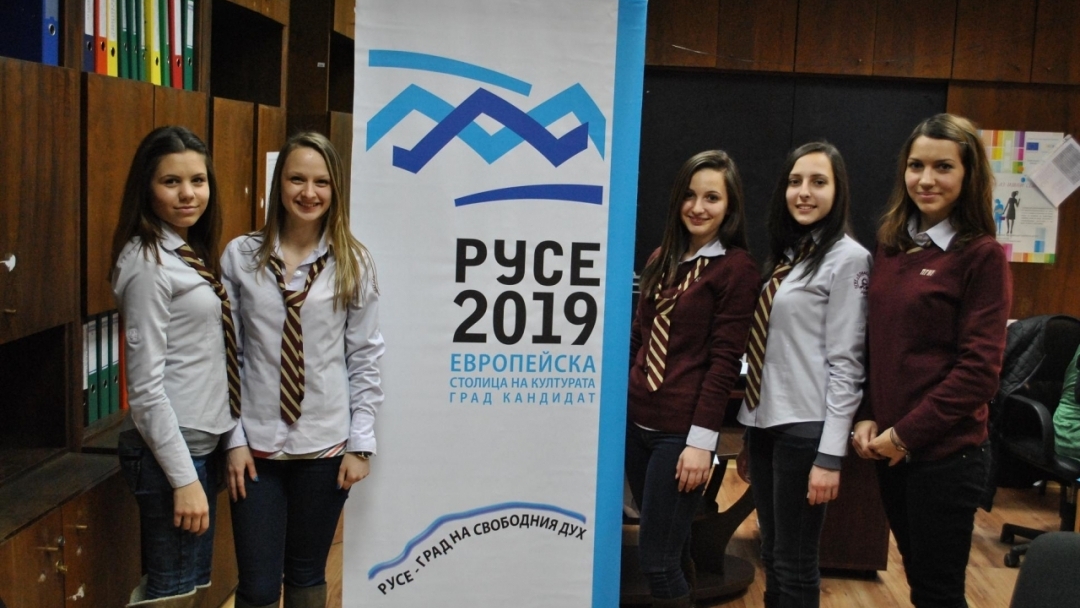 Петима бъдещи икономисти бяха мениджъри за един ден в Община Русе