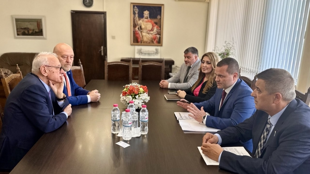 Пенчо Милков настоя пред министър Кирилов за експертна здравна оценка на въздействието на замърсителите на въздуха в Русе