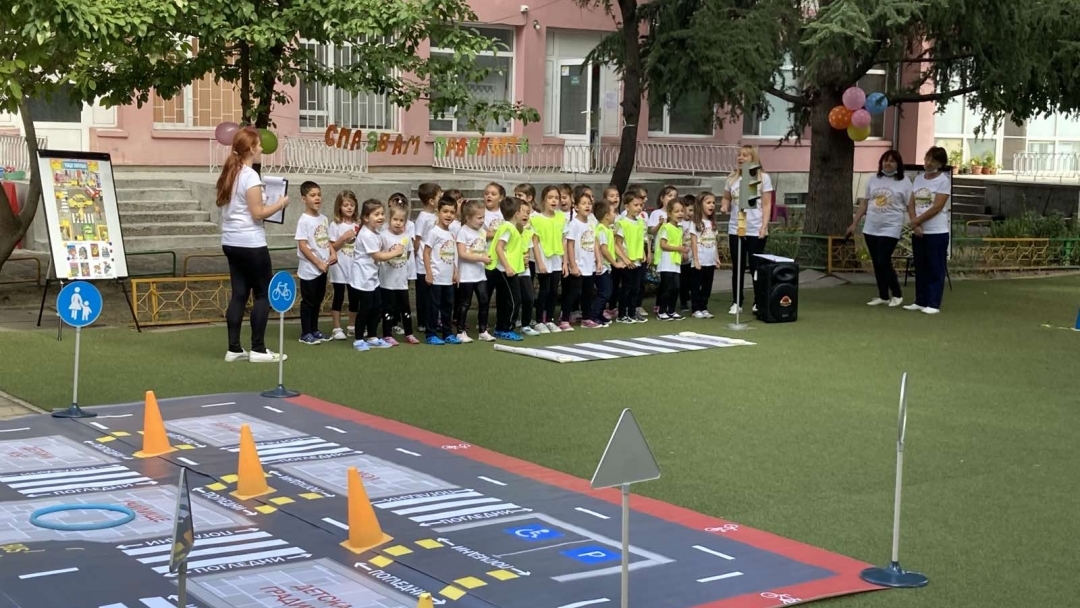 Децата от ДГ „Слънце“ участваха в Европейската седмица на мобилността с игри и състезания