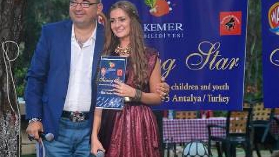 Талантите Мирела и Аделина с нови награди от конкурс в Турция