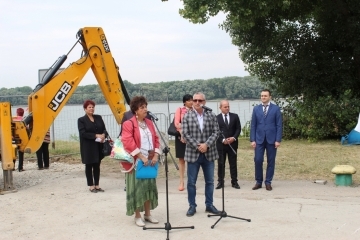 Проведе се първа копка на обект „Рехабилитация на кейовите стени на пътнически терминал Русе – център и подобряване на навигационните условия на 3 корабни места“