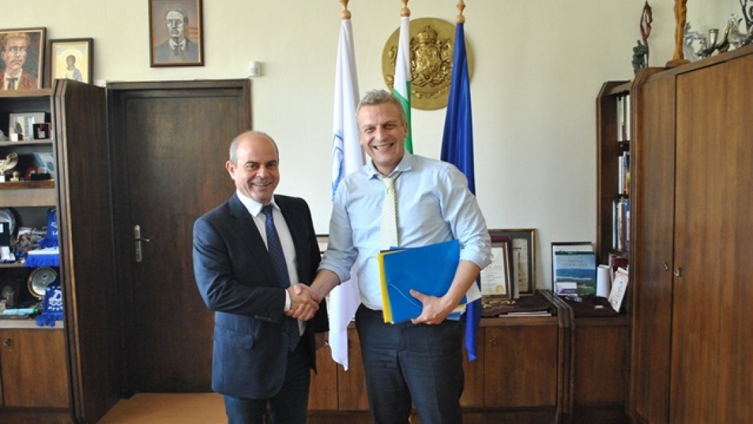 Кметът Пламен Стоилов и министърът на здравеопазването д-р Петър Москов проведоха работна среща