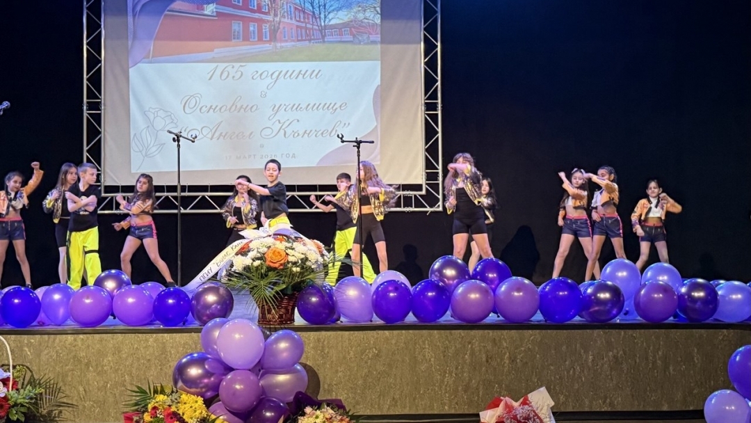 ОУ „Ангел Кънчев" в Русе отпразнува 165 години с тържествен концерт в Канев център