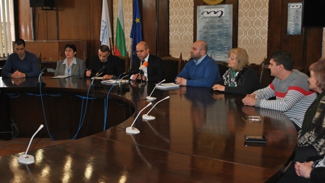 Кметът подписа първите два договора по Националната програма за енергийна ефективност