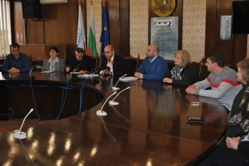 Кметът подписа първите два договора по Националната програма за енергийна ефективност