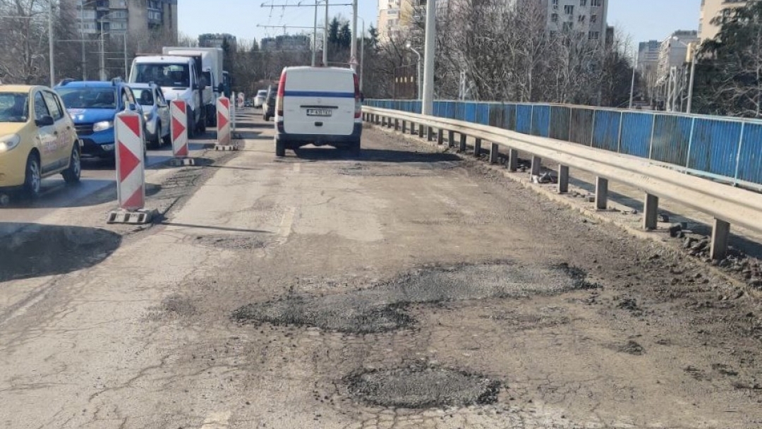 Продължават ремонтните дейности и почистването на улиците в Русе