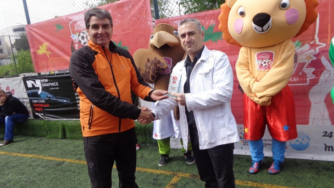 Гимназията по европейски езици спечели полуфинала за „Купата на Coca-Cola: Играй с нас!”