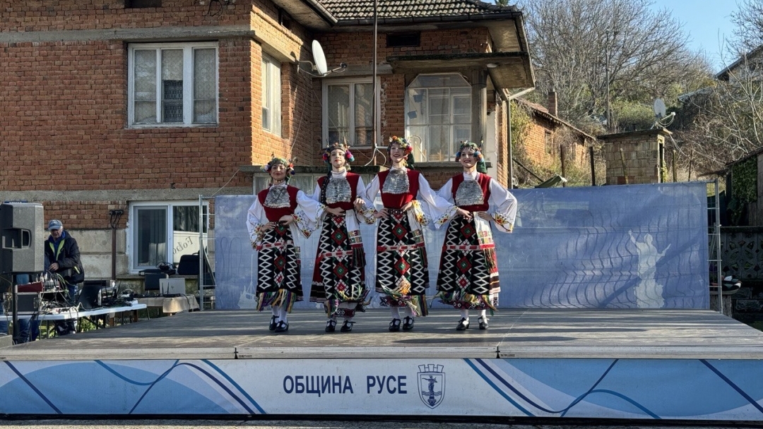 Долно Абланово отбеляза своя празник с богата фолклорна програма