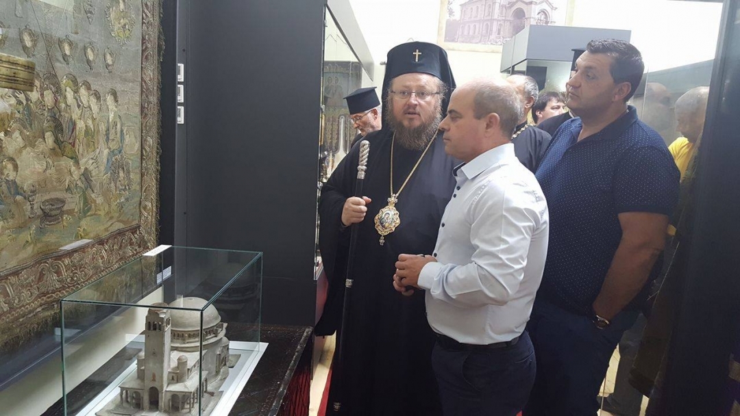 Кметът Пламен Стоилов и митрополит Наум откриха музейна експозиция на Русенската света митрополия