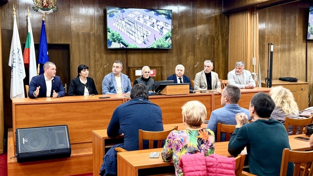 Община Русе, спортни клубове и граждани обсъдиха изграждането на многофункционална площадка за калистеника