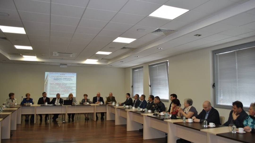 Д-р Страхил Карапчански взе участие в дискусия на Русенски университет