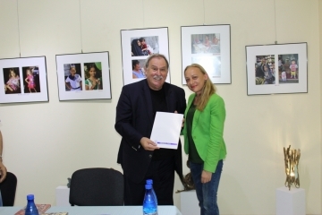 Зам.-кметът г-жа Наталия Кръстева поздрави генералния директор на БТА Максим Минчев по повод представянето на новата му книга