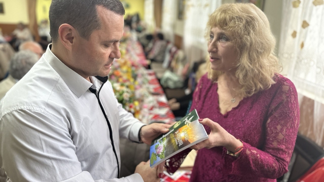 Пенчо Милков поздрави Пенсионерски клуб "Надежда" в Николово за юбилея му