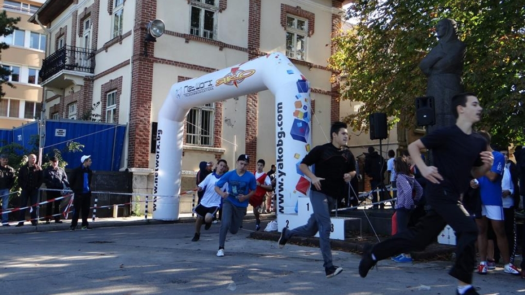 Над 220 деца и младежи мериха сили на традиционния крос „Баба Тонка”