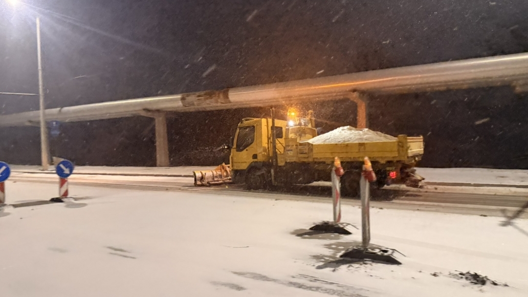 Продължава работата на снегопочистващите фирми след интензивните снеговалежи