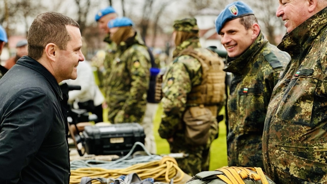 Пенчо Милков беше официален гост на честването на 83 години от създаването на Парашутната дружина и българските Специални сили