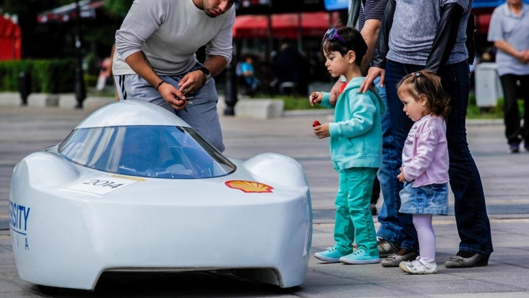 Русе изпрати студенти с електромобил на състезание в Ротердам