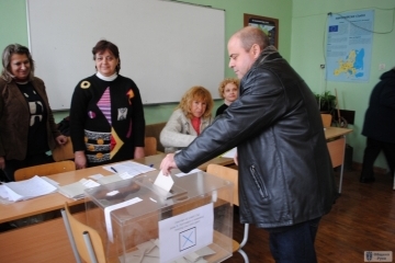 КМЕТЪТ НА ОБЩИНА РУСЕ ПЛАМЕН СТОИЛОВ УПРАЖНИ ПРАВОТО СИ НА ГЛАС НА НАЦИОНАЛНИЯ РЕФЕРЕНДУМ 