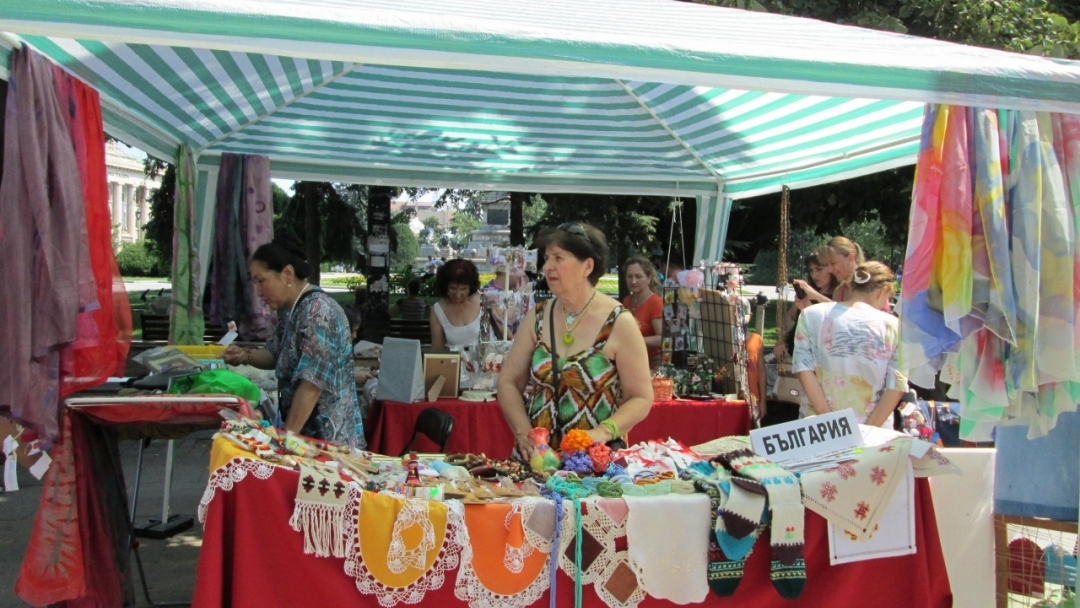 Надомници от 6 държави представят изделия на Международен фестивал в Русе 