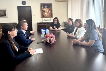 Пенчо Милков дари два видеоларингоскопа на университетските болници в Русе
