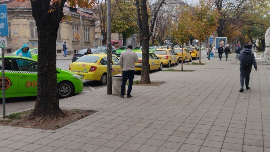 Община Русе напомня на таксиметровите превозвачи да подадат в срок необходимите документи за преиздаване на разрешенията им