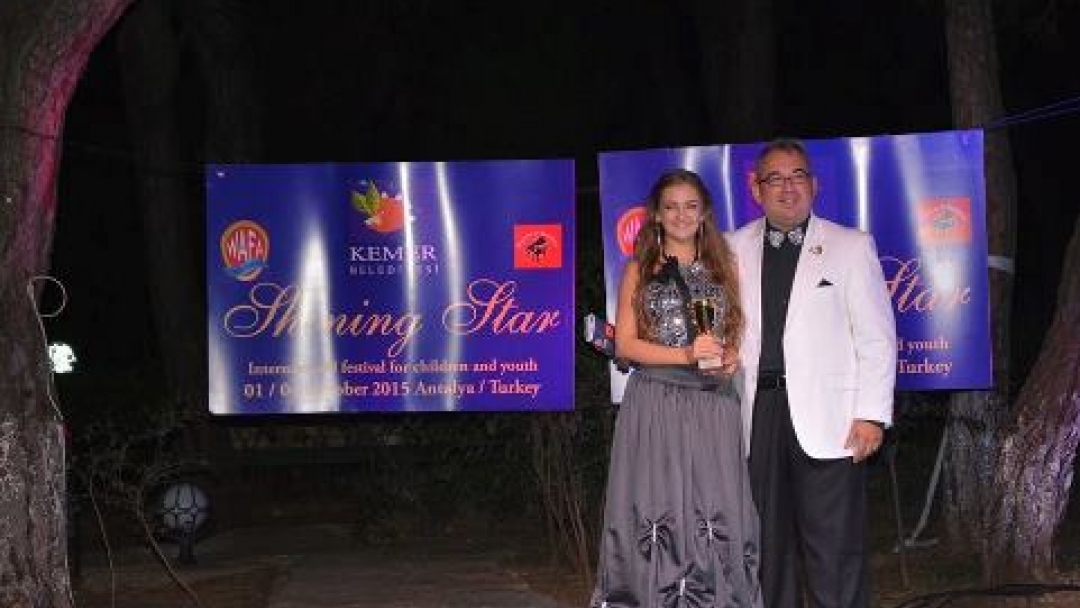 Талантите Мирела и Аделина с нови награди от конкурс в Турция