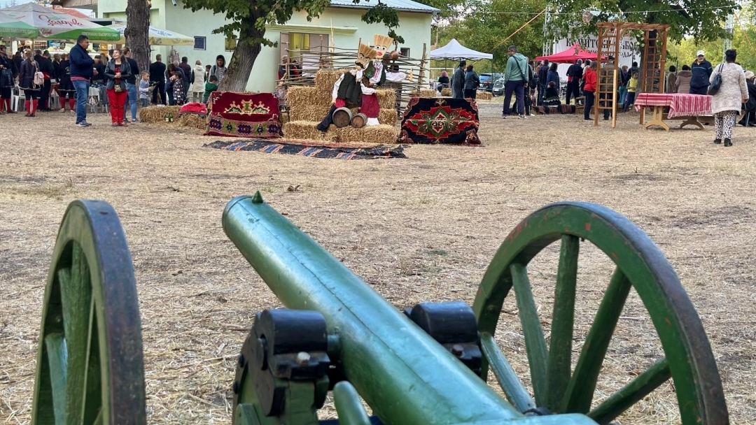Деветият Комитски събор събра стотици родолюбци в село Червена вода