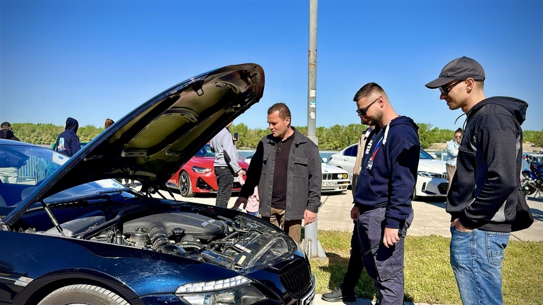 Кметът Пенчо Милков и „БМВ Тийм Русе“ дадоха начало на автомобилния сезон