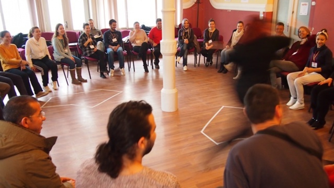 Млади доброволци в действие