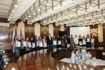 Зам.-кметът д-р Страхил Карапчански връчи сертификати на студенти за успешно проведен стаж в Община Русе