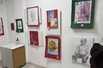 Кметът Пенчо Милков уважи Коледната изложба на школата по рисуване и дизайн към ОбДЦКИ