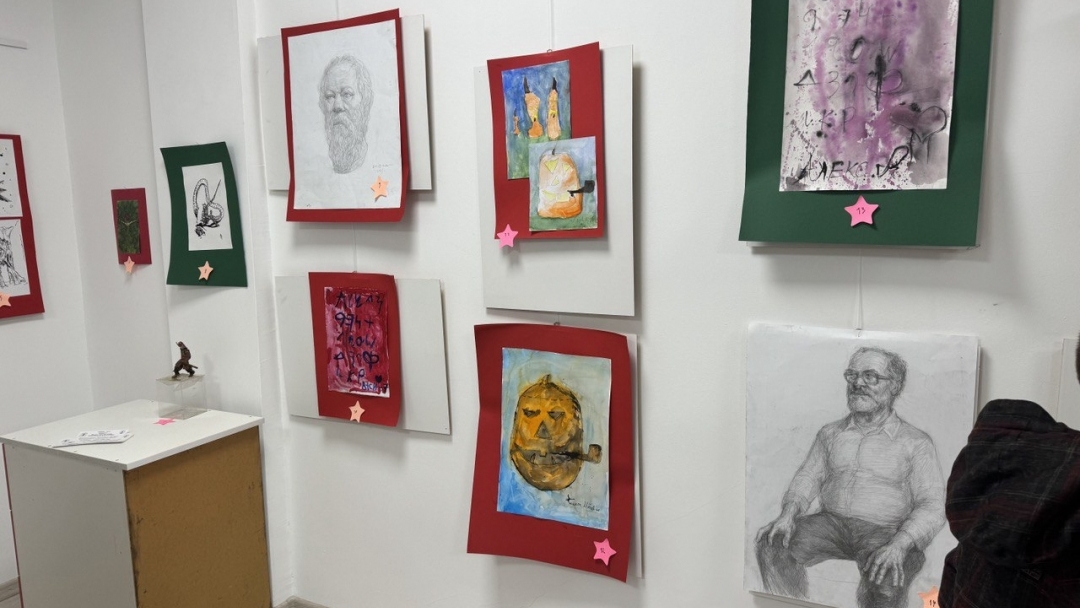 Кметът Пенчо Милков уважи Коледната изложба на школата по рисуване и дизайн към ОбДЦКИ